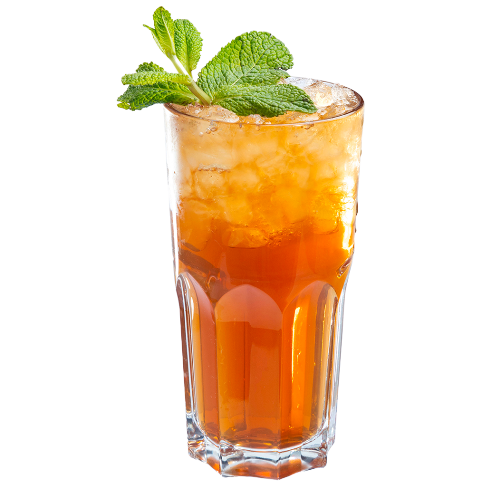 Verre de thé glacé à la menthe avec feuilles de menthe fraîche