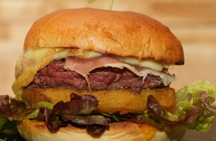 MONTAGNARD<br>
21.90€ double steak