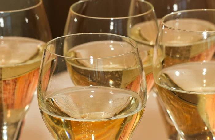 CHAMPAGNE<br>
PIPER HEIDSICK