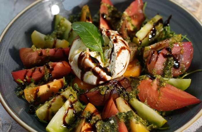 BURRATA & TOMATES D'ÉTÉ