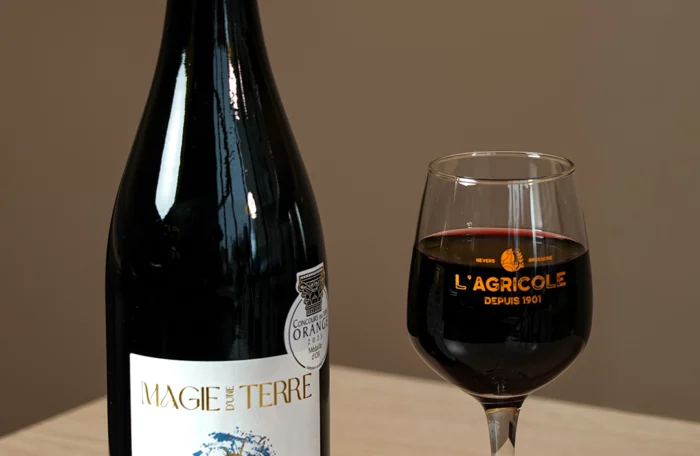 CÔTES-DU-RHÔNE AOP<br>
Magie d'une Terre Rouge» <br>Maison Sérina 